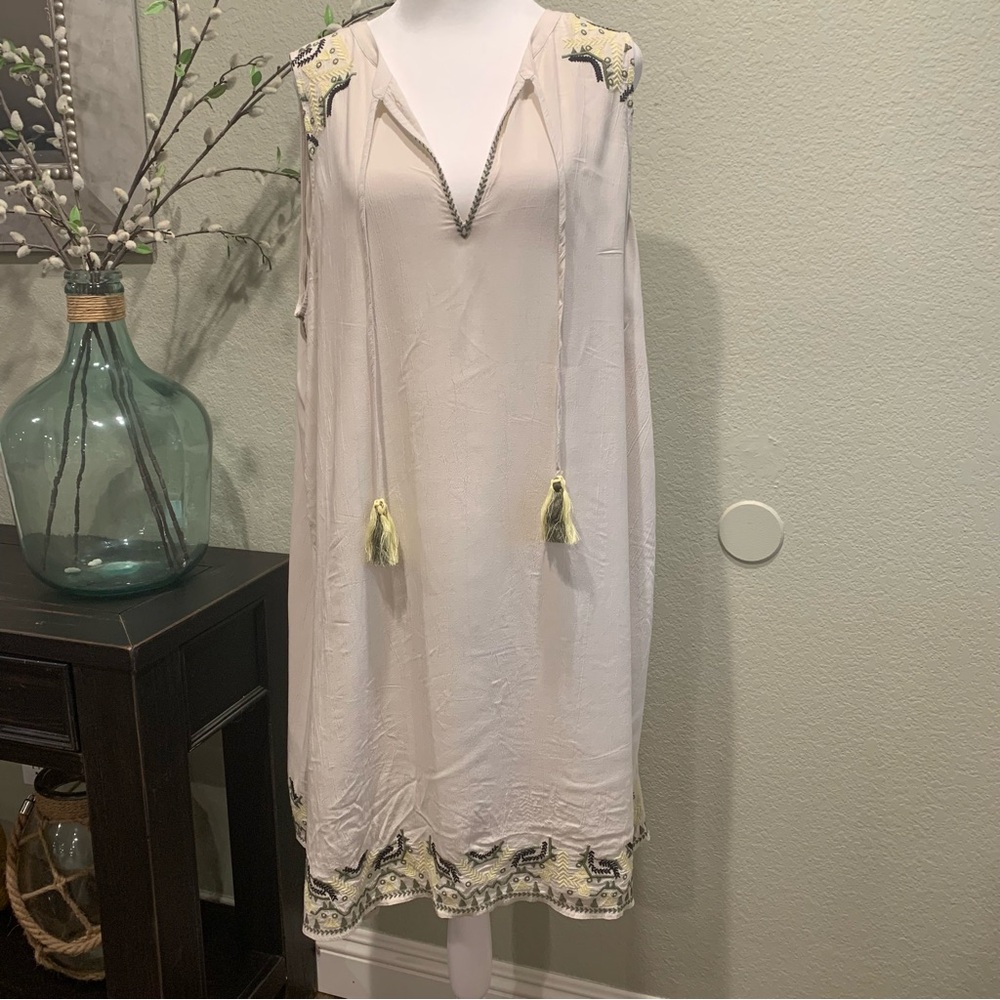 Loft Lounge Tan‎ With Embroidered Accents Size XL